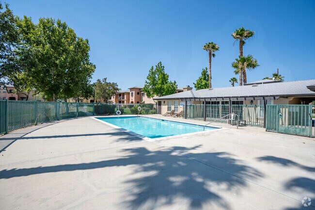 Swimming Pool - Sierra View Gardens