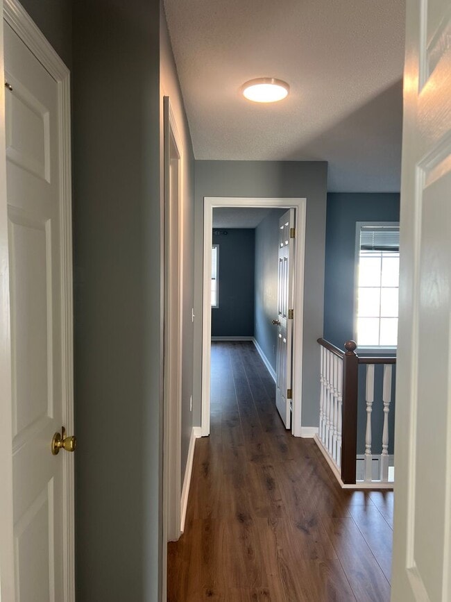 Building Photo - 107 S Spring View Dr