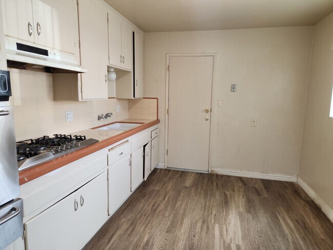 Building Photo - Affordable 2 bedroom, 1 Bath Lower Unit