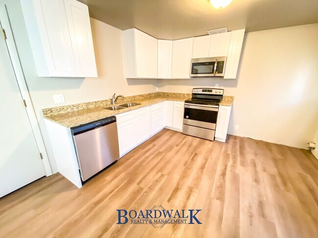 Building Photo - 253 E Crestone Ave