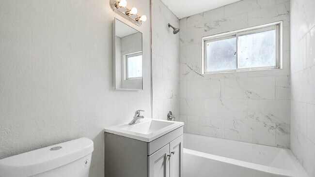 Building Photo - 247 San Jacinto Dr