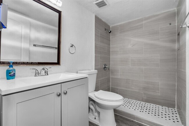 Building Photo - 1885 W 56th St