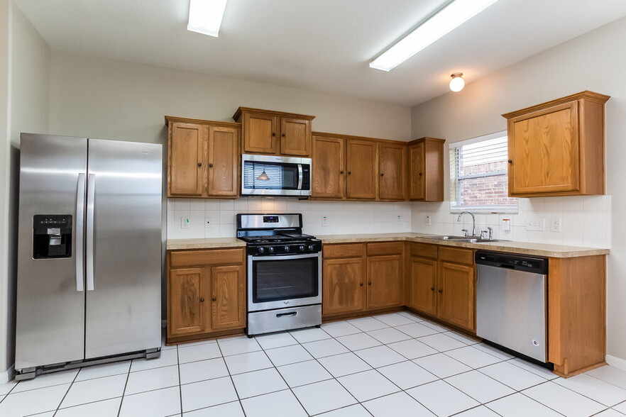 Building Photo - 15811 Granite Mountain Trail