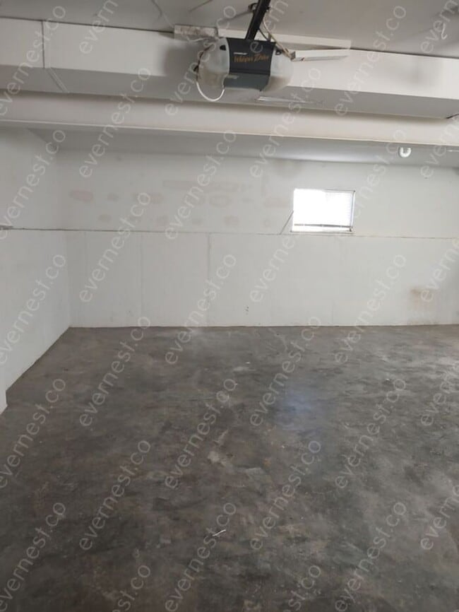 Building Photo - Charming 3-Bedroom Home with Fenced Yard a...