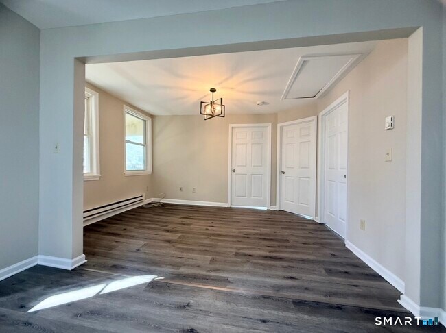 Building Photo - 3 Maple St