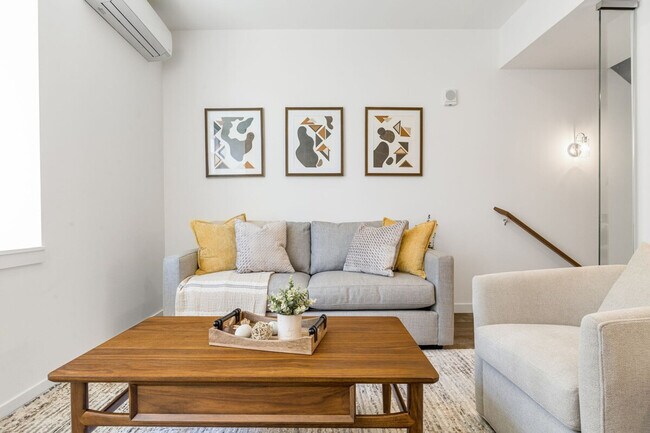 Building Photo - 722 3rd Ave N