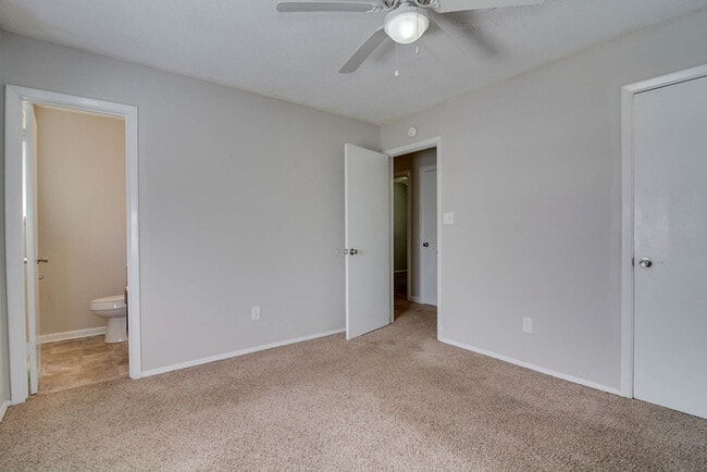 Building Photo - 2419 Southdale Dr