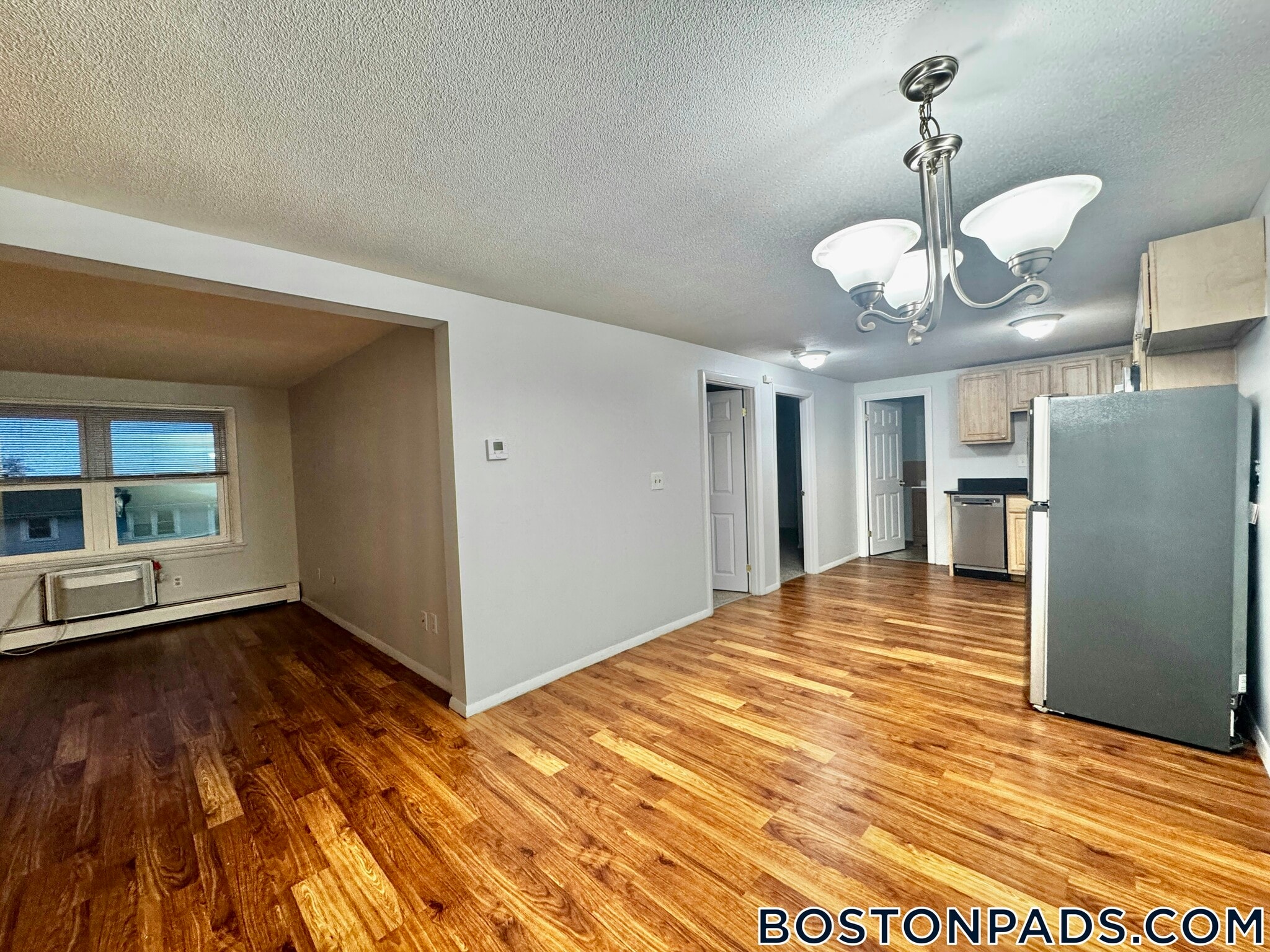 Building Photo - 695 N Main St