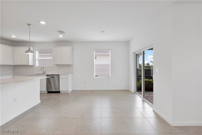 Building Photo - 42392 Cascade Dr