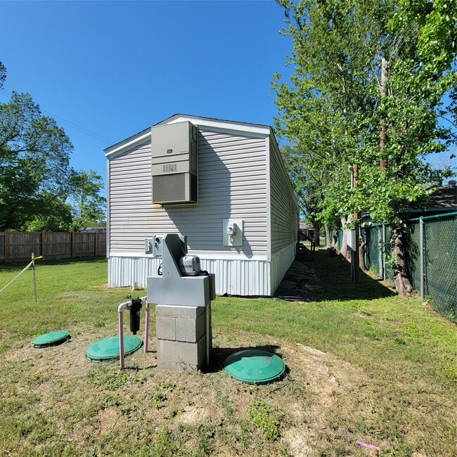 Building Photo - 2602 Castledale Dr