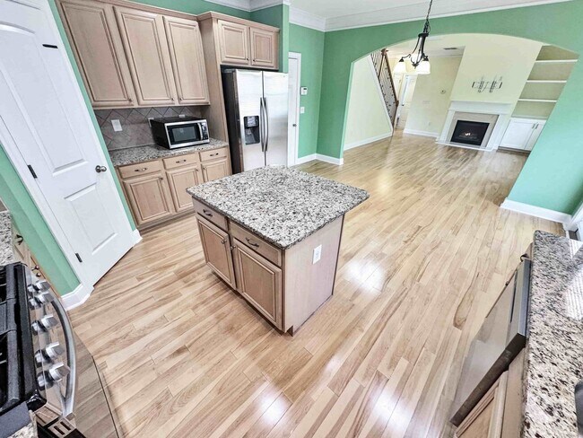 Building Photo - 6BR, 4BA, In-Law Suite