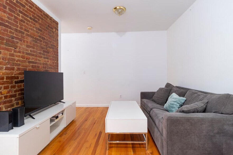 Building Photo - 320 E 93rd St