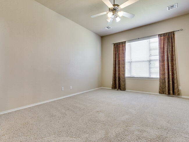 Building Photo - Lone Oak Ridge + Gated Community + 4 beds/2.5 Baths + Storm Shelter + Deer Creek Schools