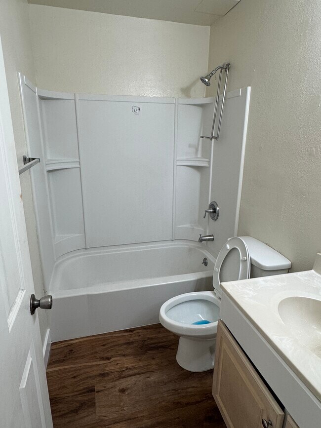 Building Photo - 10920 Apricot St