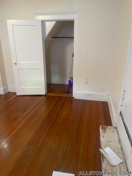 Building Photo - 17 Barrows St