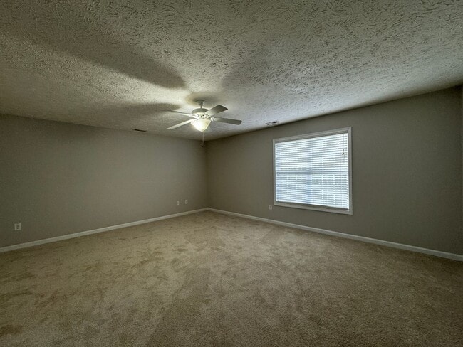 Building Photo - Spacious 4 Bed 2.5 Bath Home in Carolina Lakes