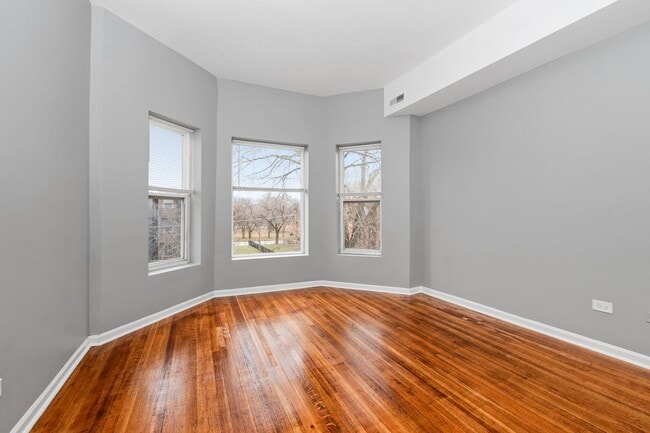 Building Photo - 5201 S Calumet Ave