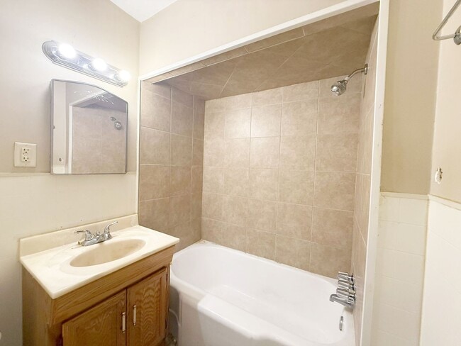 Building Photo - 3 BED 2 BATH BEAUTIFUL SINGLE FAMILY HOME