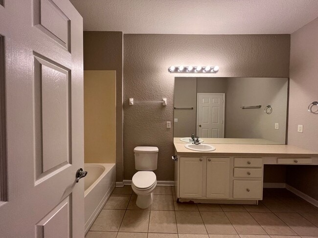 Building Photo - APARTMENT IN THE METROWEST AREA!