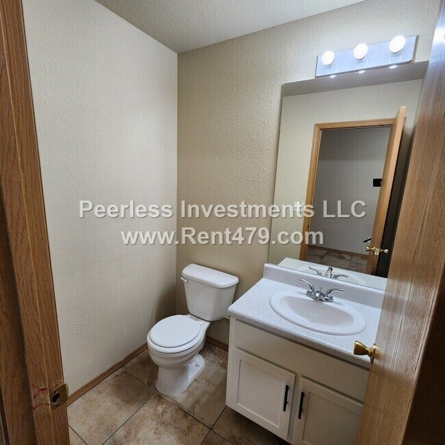 Building Photo - 844 Lariat St