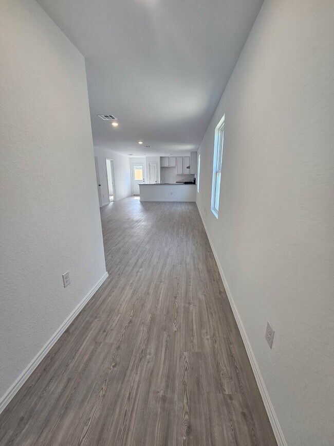Building Photo - "Charming 3-Bed Sanctuary with Granite Elegance in San Antonio! Voucher Accepted! "