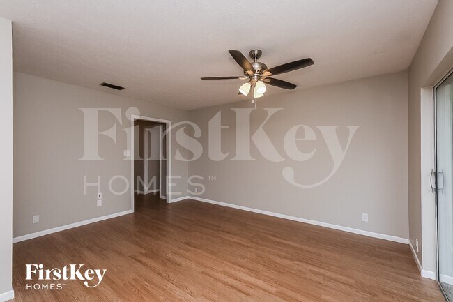 Building Photo - 2210 Boxwood Way