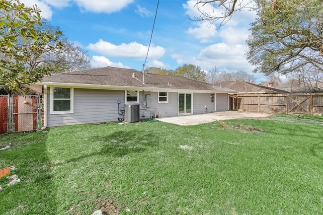 Building Photo - 10615 Clematis Ln