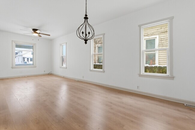 Building Photo - 6118 24th Ave