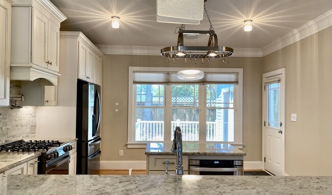 Building Photo - 305 Mallard Ave