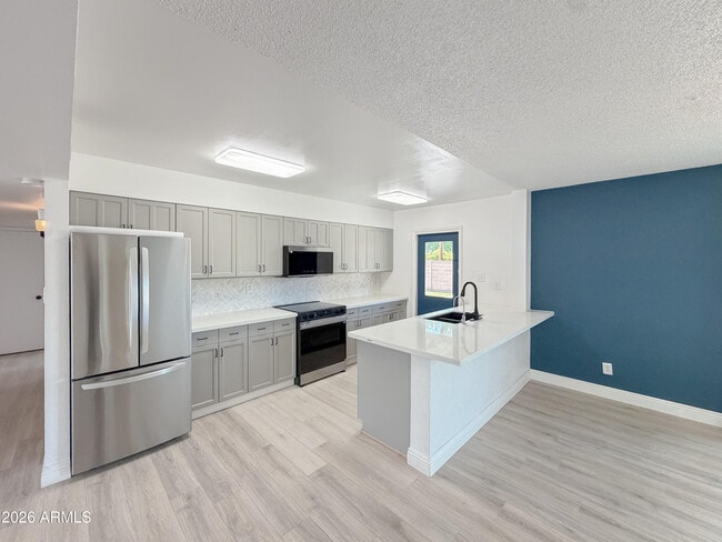 Building Photo - 1015 E Concorda Dr