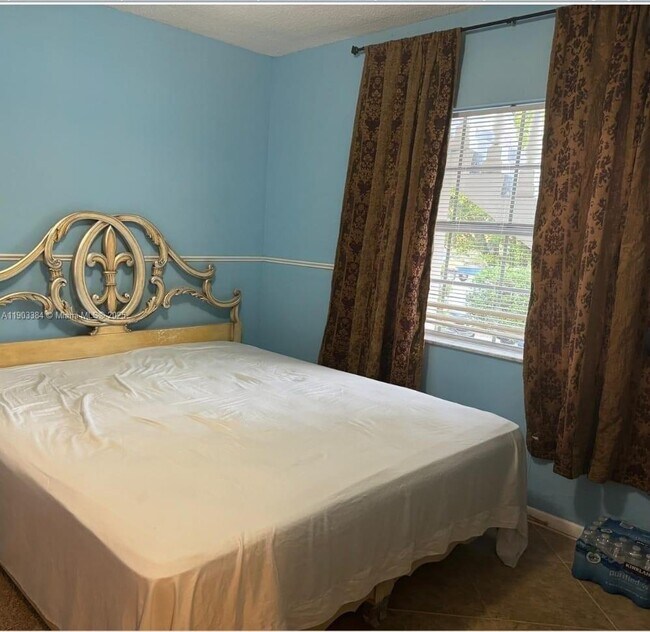 Building Photo - 4321 NW 9th Ave