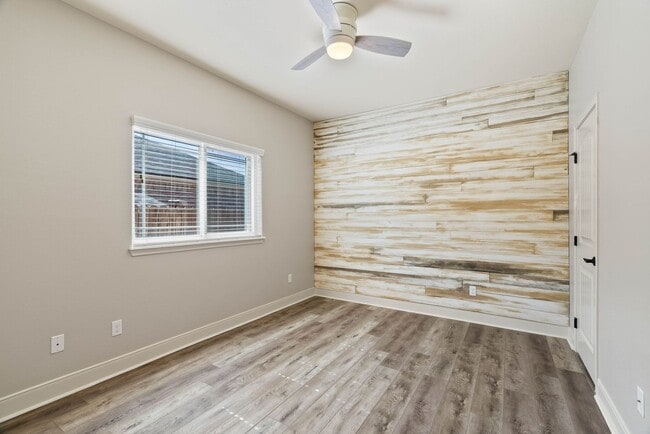 Building Photo - 4 Bedroom 3 Bath on the Island