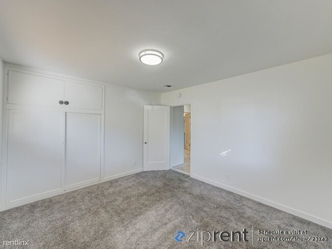 Building Photo - 3 br, 1 bath Triplex - 425 East Hermosa St...