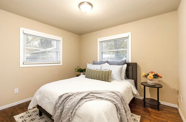 Building Photo - 2720 2nd Ave N