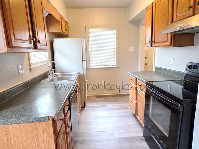 Building Photo - 2100 E 58th St