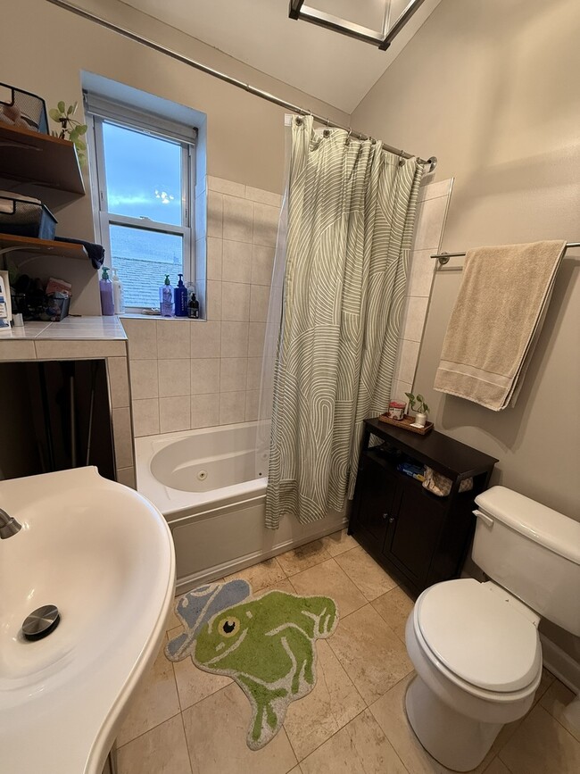 Building Photo - 1823 W Superior St