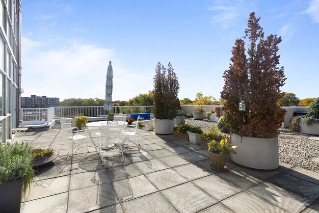 Building Photo - 1415 Sherman Ave