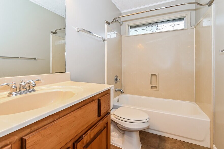 Building Photo - 5109 Jon Oak Dr