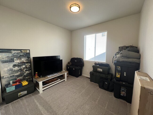 Building Photo - Immaculate 3 Bedroom Ranch Home Close to P...