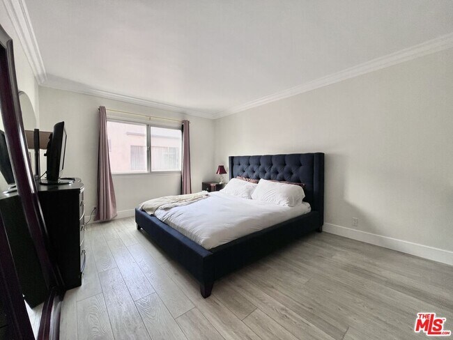 Building Photo - 8358 Manitoba St