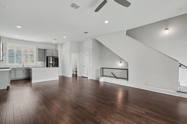 Building Photo - 2 Week Free Move-In Incentive! Modern Downtown SA Townhome | Rooftop Balcony, Private Garage & Al...