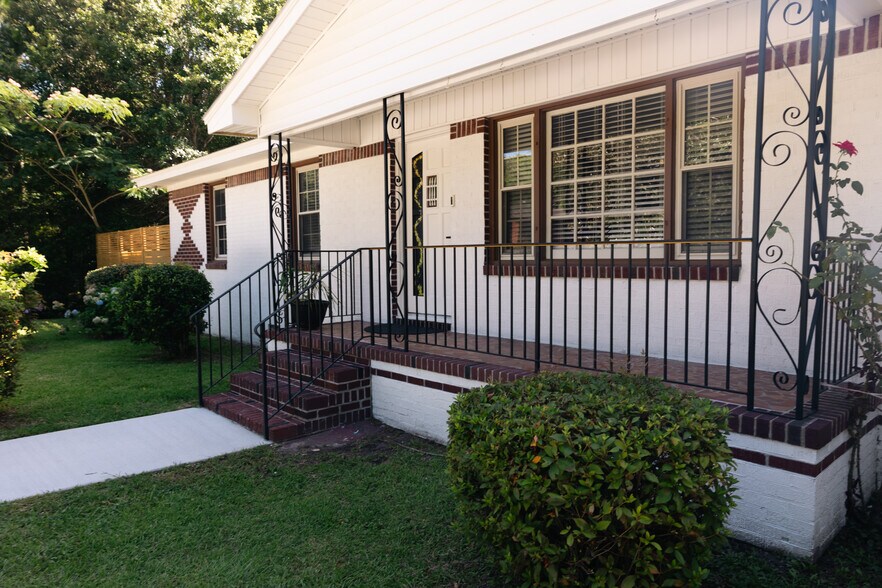 Building Photo - 1585 Secessionville Rd