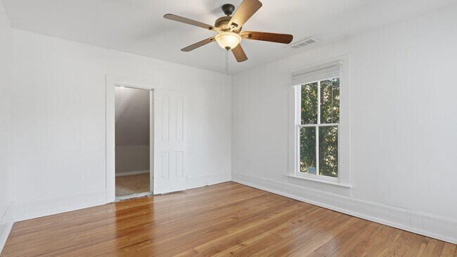 Building Photo - Saint Elmo Adorable home!