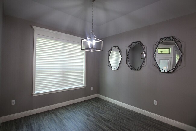Building Photo - Coming Soon! Stunning 3 Bed 2 Bath Home on...