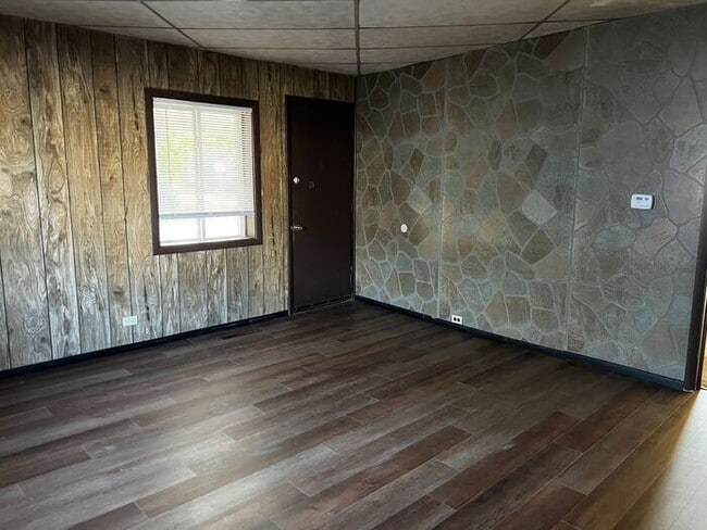 Building Photo - Cute 3 Bedroom Home