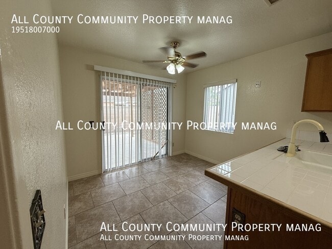 Building Photo - 2277 Oak Ave