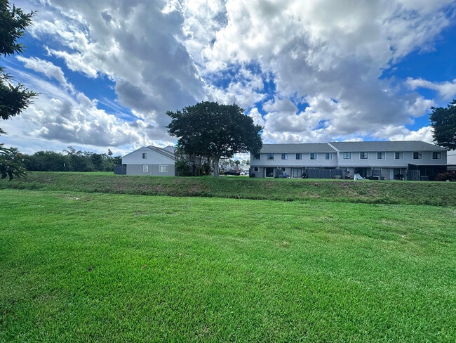 Building Photo - 2886 Fernley Dr E