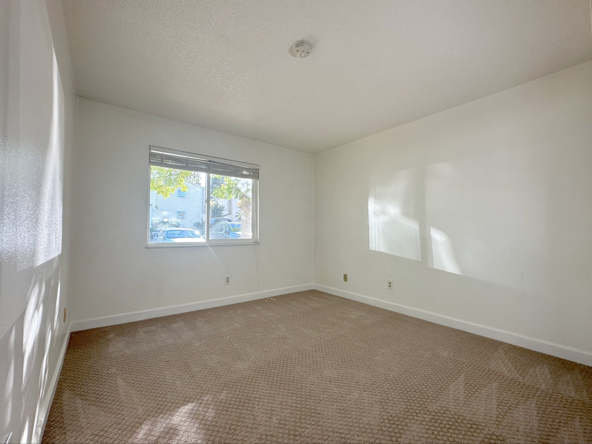 Building Photo - 8555 Fairmount Dr