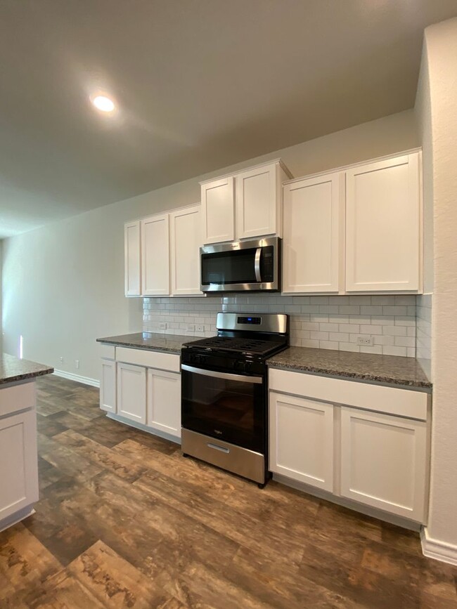 Building Photo - $300 OFF 1ST MONTH RENT IF YOU MOVE IN WIT...