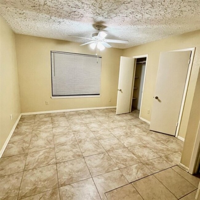 Building Photo - 3830 Westheimer Pl Dr
